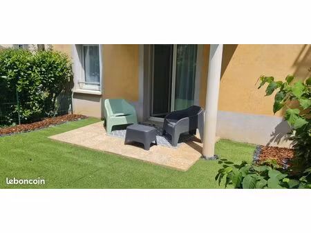 t2 meublé avec jardin + parking – résidence sécurisée – proche centre