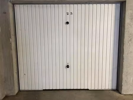 garage/box 12 m² loos