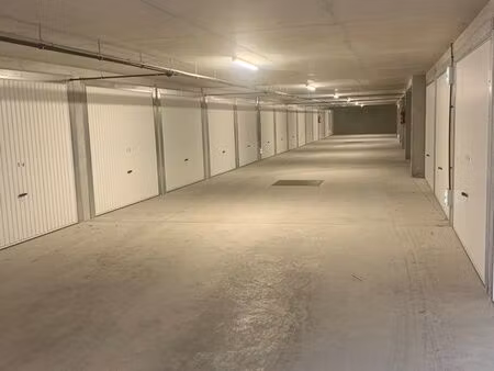 location garage 13 m2 sécurisé