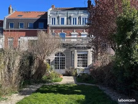 maison 8 pièces 306 m²