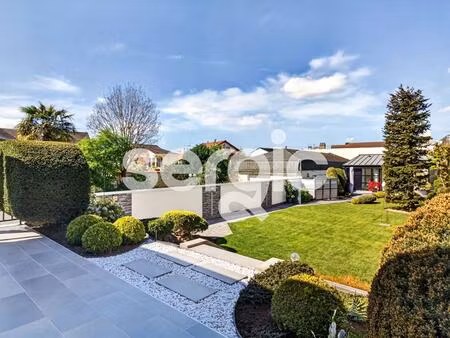 maison lumineuse avec dépendance  jardin et stationnements ? aucun travaux