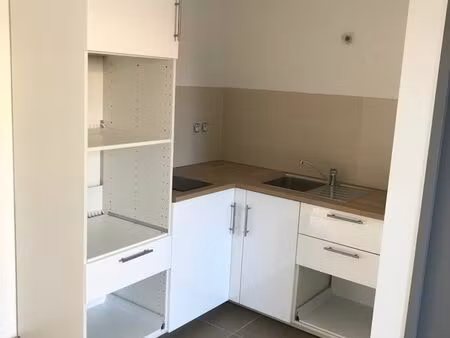 t2 rdc à deux pas du centre de chazelles