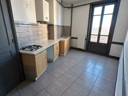 t4 plein centre de chazelles sur lyon