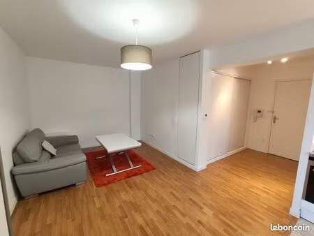 location studio thiais 33 m2 + parking