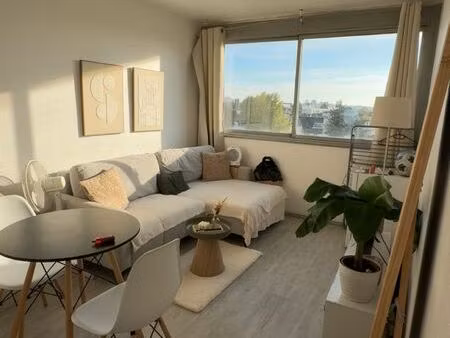 loue studio de 21 m2 place du president coty