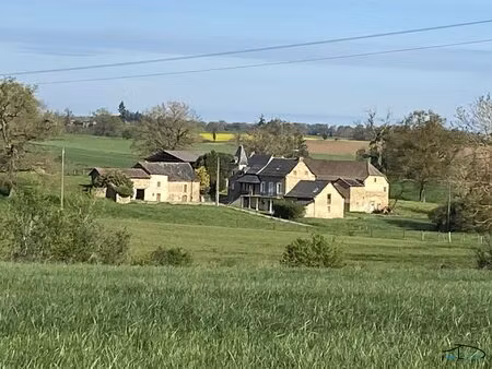 jolie ferme offrant de nombreuses possibilités