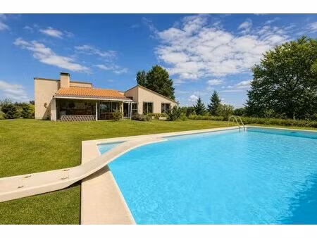 maison de 6 pièces de 163 m² à ribérac