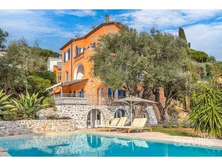 villa de charme avec piscine  aux portes de monaco  dans un environnement privilégiée