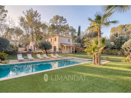 sublime villa entièrement rénovée au calme absolu avec jardin paysagé et piscine