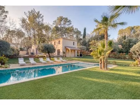 sublime villa entièrement rénovée au calme absolu avec jardin paysagé et piscine