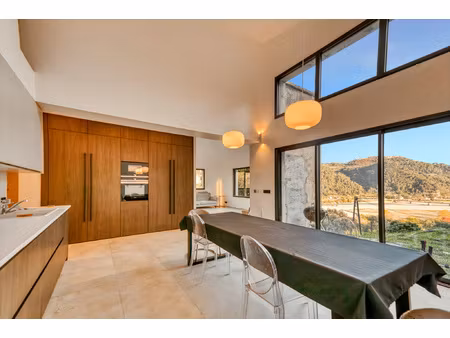 maison individuelle rénovée de 161 m2 avec 3 suites  studio