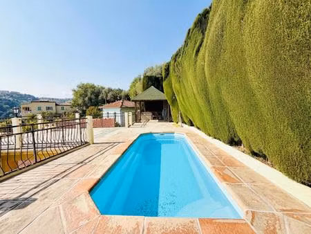 quartier résidenciel-calme-villa-piscine