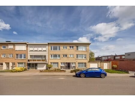 prachtig gerenoveerd appartement met 2 slaapkamers.