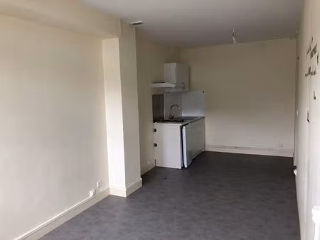 appartement à louer à la flèche  en résidence avec parking