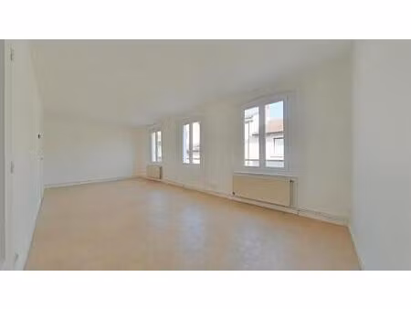 spacieux f3 de 79 m² avec parking la talaudiere