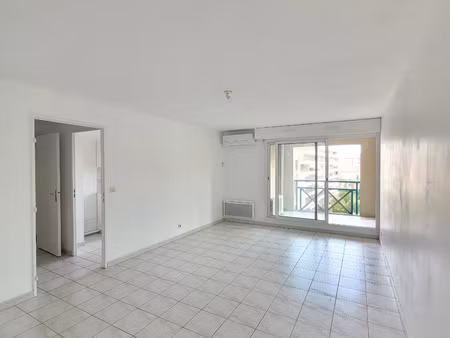 rouet t2 avec balcon et parking