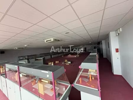 location commerce 760 m²