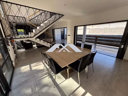 vente maison 8 pièces 229 m² saint-pierre (97410)