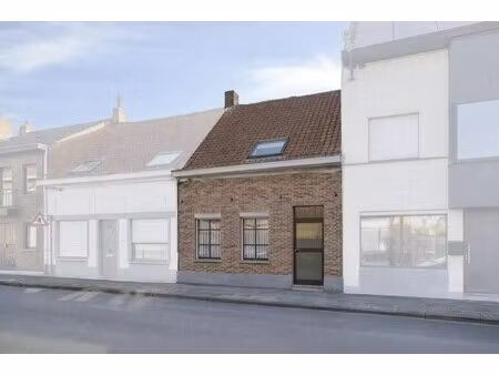 te renoveren huis met 2 slk en tuin te koop in wevelgem