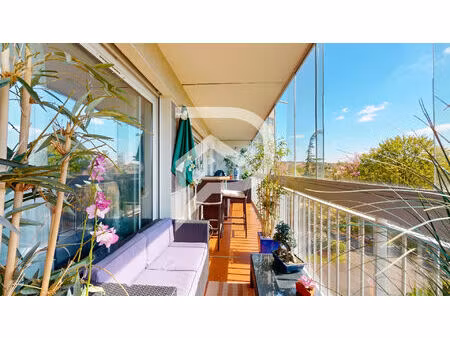 a vendre marly-le-roi - 3 pièces de 69m2 avec ascenseur  1loggia  cave et box en sous-sol