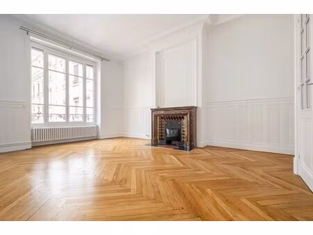 location bureaux 121 m² à 488 m²