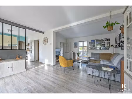 jolie maison lumineuse avec véranda et 4 chambres à l'étage