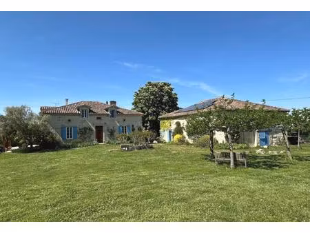 chartreuse du 19ème avec gîte et piscine