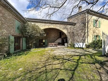 authentique magnanerie en pierre avec gîtes – cadre exceptionnel