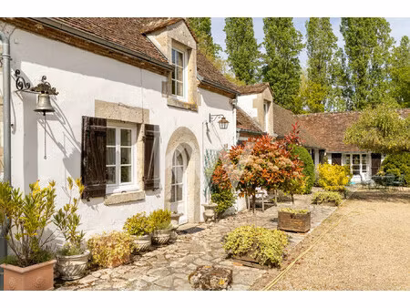 maison de caractere 9 pieces avec piscine et dependances a vendr