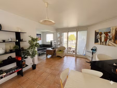 mairie de saint-ouen 4 pieces + cave + parking