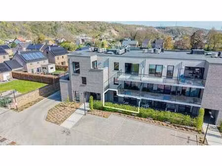 rez-de-chaussée 2 ch avec jardin/terrasse et parking à huy