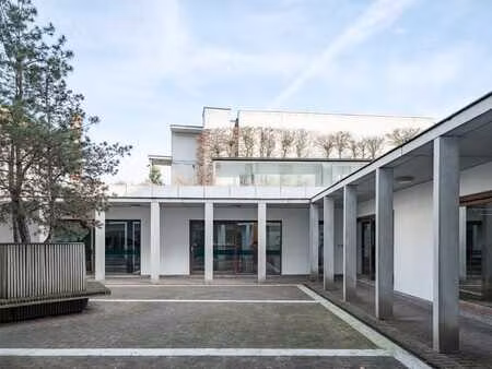 bureau / espace commercial spacieux le long de la coupure d