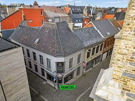 maison d'angle + garage offrant de nombreuses possibilités …