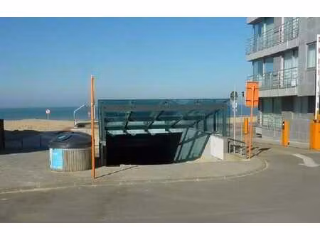 garage te koop onder de zeedijk van sint-idesbald.