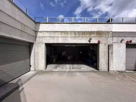 garage double avec portail automatique à vendre.