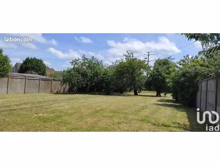 terrain 1050 m² luisant