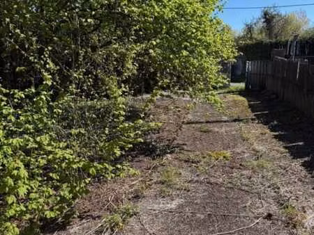 terrain de loisir à péronnes