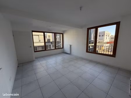 studio 1 pièce 30 m²