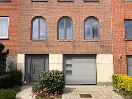 maison 3ch à louer  braine-l'alleud  190m²  peb: b