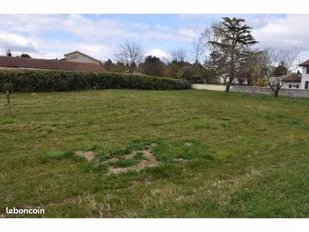 terrain 1 087 m² montmerle sur saone