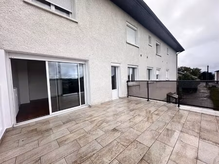 haut de cessy - t4 avec terrasse et parking