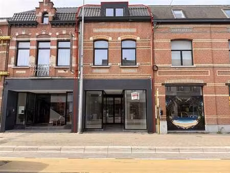 commerce - rez-de-chausée