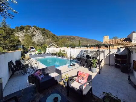 maison de village avec jardin  piscine et appartement indépendant.