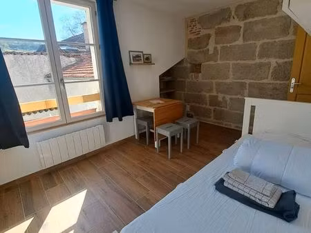 studio lumineux meublé sans vis-à-vis hyper centre de figeac