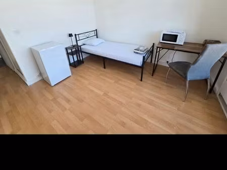 chambre 9m2 equipee meublee