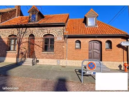 belle et grande maison à louer (avec ou sans activité)