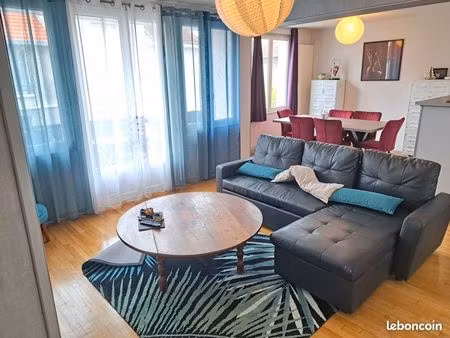 appartement t4 lumineux – 3 chambres – balcon et cave – 1er étage