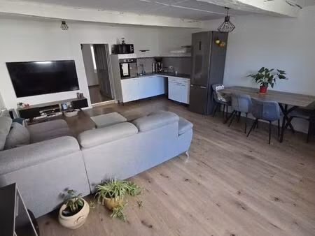 location maison de village