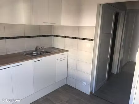 f3 rénové avec jardin et parking privé