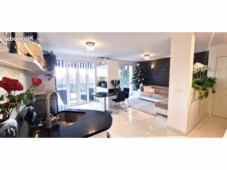 location 3 pièces vue mer av varavilla 06190